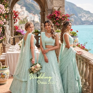 Könnte beinhalten: Drei hellminzgrüne Lehengas mit aufwendigen weißen Stickereien und Perlenarbeiten, jeweils kombiniert mit einem passenden transparenten Dupatta. Der Text "Wedding Dress 2026" ist in gelber Schreibschrift unten mittig eingeblendet.