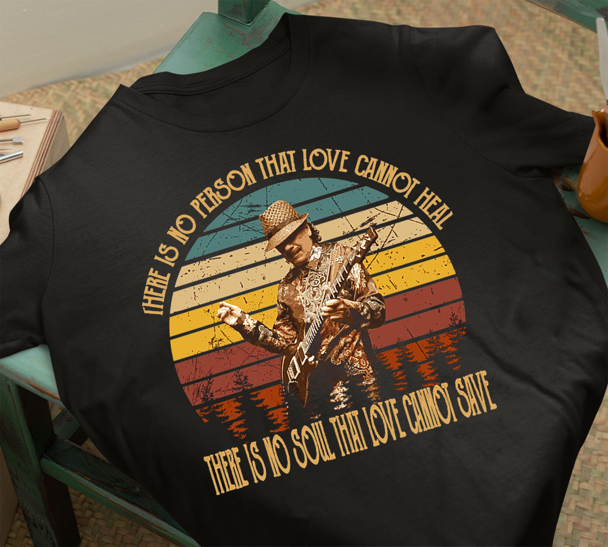 Discover Vintage Carlos es Santana Love Gitarre Musik  T-Shirt