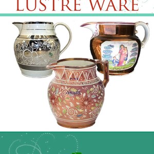 Könnte beinhalten: Drei antike Keramikkrüge mit dekorativen Designs. Die Krüge sind weiß mit Silber, braun mit Kupfer und weiß mit Kupfer und Blumenmustern. Der Buchtitel lautet "Collecting Old Lustre Ware" von W. Bosanko.