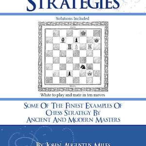 Puede incluir: Una portada de libro con fondo azul y texto blanco que dice "Chess Masters Strategies". La portada también presenta un tablero de ajedrez en blanco y negro con piezas sobre él. El texto "Solutions Included" está escrito en blanco sobre un fondo azul. El texto "Some of the Finest Examples of Chess Strategy by Ancient and Modern Masters" está escrito en blanco sobre un fondo azul. El texto "By John Augustus Miles" está escrito en blanco sobre un fondo azul.