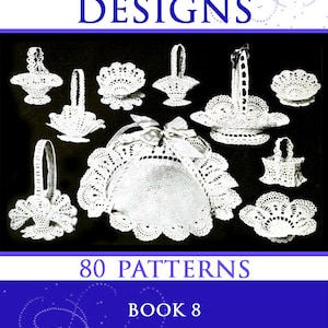 Może przedstawiać: Książka zatytułowana "Fascinating Crochet Designs" z zielonym symbolem recyklingu i tekstem "Book 8" oraz "By Sophie T. Lacroix". Okładka przedstawia kolekcję białych szydełkowych koszyków i serwetek.