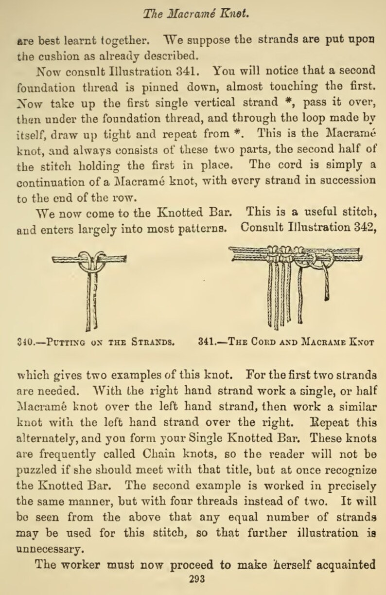 Op de afbeelding: Een zwart-witte illustratie van een macram&eacute;knoop. De illustratie laat zien hoe je een macram&eacute;knoop maakt met behulp van twee strengen. De tekst onder de illustratie luidt: "340.-Putting on the Strands. 341.-The Cord and Macrame Knot".