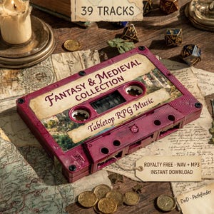 Puede incluir: Una cinta de cassette burdeos con la etiqueta "Fantasy & Medieval Collection" con "Tabletop RPG Music". La imagen incluye dados, monedas y una vela encendida. El texto "39 Tracks" es visible. Una etiqueta dice "Royalty Free - WAV + MP3 - Instant Download."