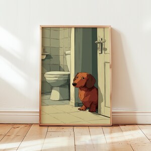 Peut inclure: Impression artistique encadrée représentant un teckel brun sortant d'une porte de salle de bain. L'illustration montre un chien, des toilettes et des murs carrelés. L'œuvre a une palette de couleurs chaudes.