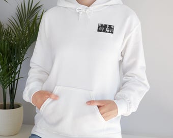 Sudadera con capucha y fotomontaje con caras de tiras de película en blanco y negro