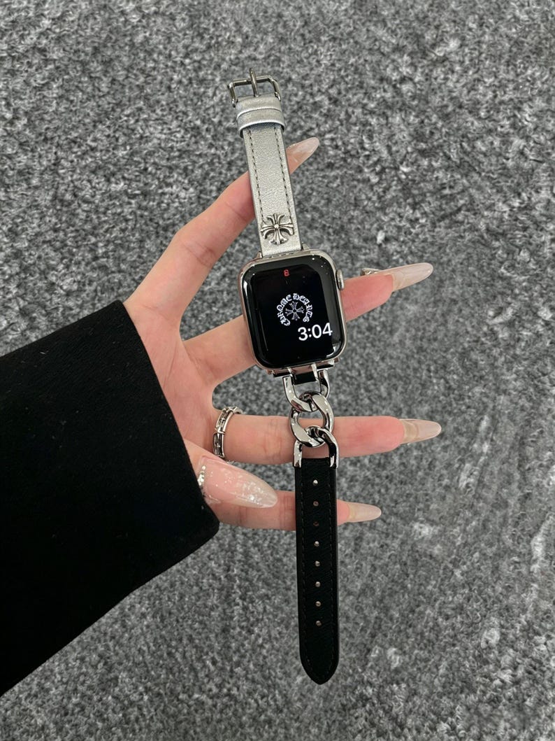 Add a pop of color and style to your wrist 👖✨ This Color-Blocked Denim Apple Watch Band features a chic single-row design, combining vibrant denim shades for a modern, casual look. Perfect for those who love effortless, stylish accessories.

Compatible with Apple Watch Ultra and SE series, this band is made from durable denim material, offering both comfort and a secure fit. A trendy and versatile accessory for everyday wear 💙