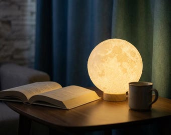 3D-gedruckte Mondlampe mit Holzsockel, USB-Nachttischlampe mit warmweißem Licht, 15 cm