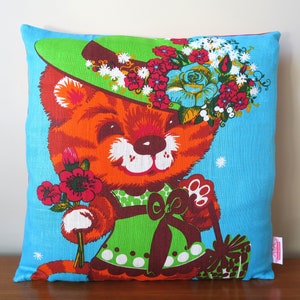 Cojín, lindo gato gatito atigrado de jengibre, hecho de una toalla de té retro vintage de lino, OOAK, Navidad, regalo de CUMPLEAÑOS