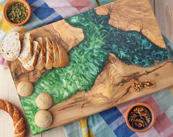 Personalized Olive Wood Charcuterie Board: Rustic Serving Tray & Kitchen Gift