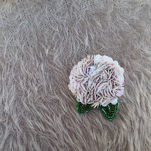 Broche fleur, broche fleur perlée, broche fleur bijoux, broche fleur bijoux blanc