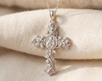 Collar con colgante de cruz de plata con piedras rosas y detalles de perlas, medallón religioso