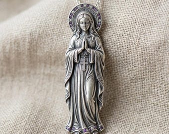 Naszyjnik z wisiorkiem z wizerunkiem Matki Boskiej, srebrny, fioletowy kamień, wiktoriańska biżuteria religijna