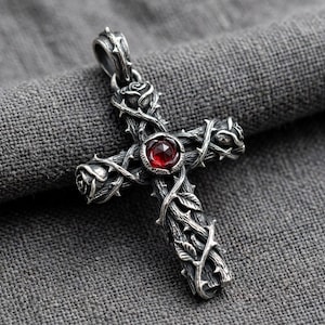 Gotiskt blommigt korshänge silverröd sten vinranka ros halsband berlock