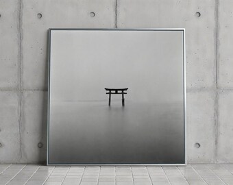 Silent Torii - Minimalistische Japanische Tor Wandkunst, Schwarz und Weiß Zen Print, Modernes ruhiges Dekor
