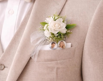 Boutonnieres de boda personalizables con fotos: varios estilos disponibles.