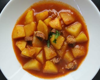 Guiso de patatas y carne, patatas con carne, cocina turca, receta fácil.