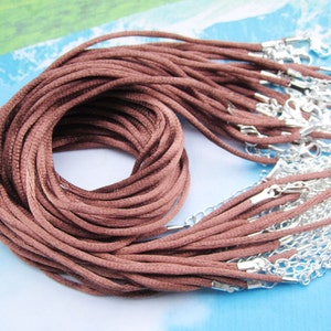 Actie-uitverkoop: 25 stuks 16-18 inch bruine satijnen kettingkoorden, inclusief verzilverde karabijnsluitingen en verlengkettingen