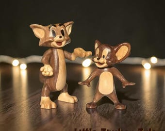 Walnut Wood Tom & Jerry Figurines, Hand-Carved Retro Cartoon Decor, Nostalgic Gift
