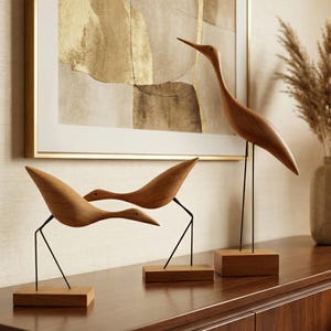 Figura nórdica de pájaro de madera maciza, escultura de madera, decoración minimalista escandinava para el hogar, adorno de mesa de teca y nogal negro.