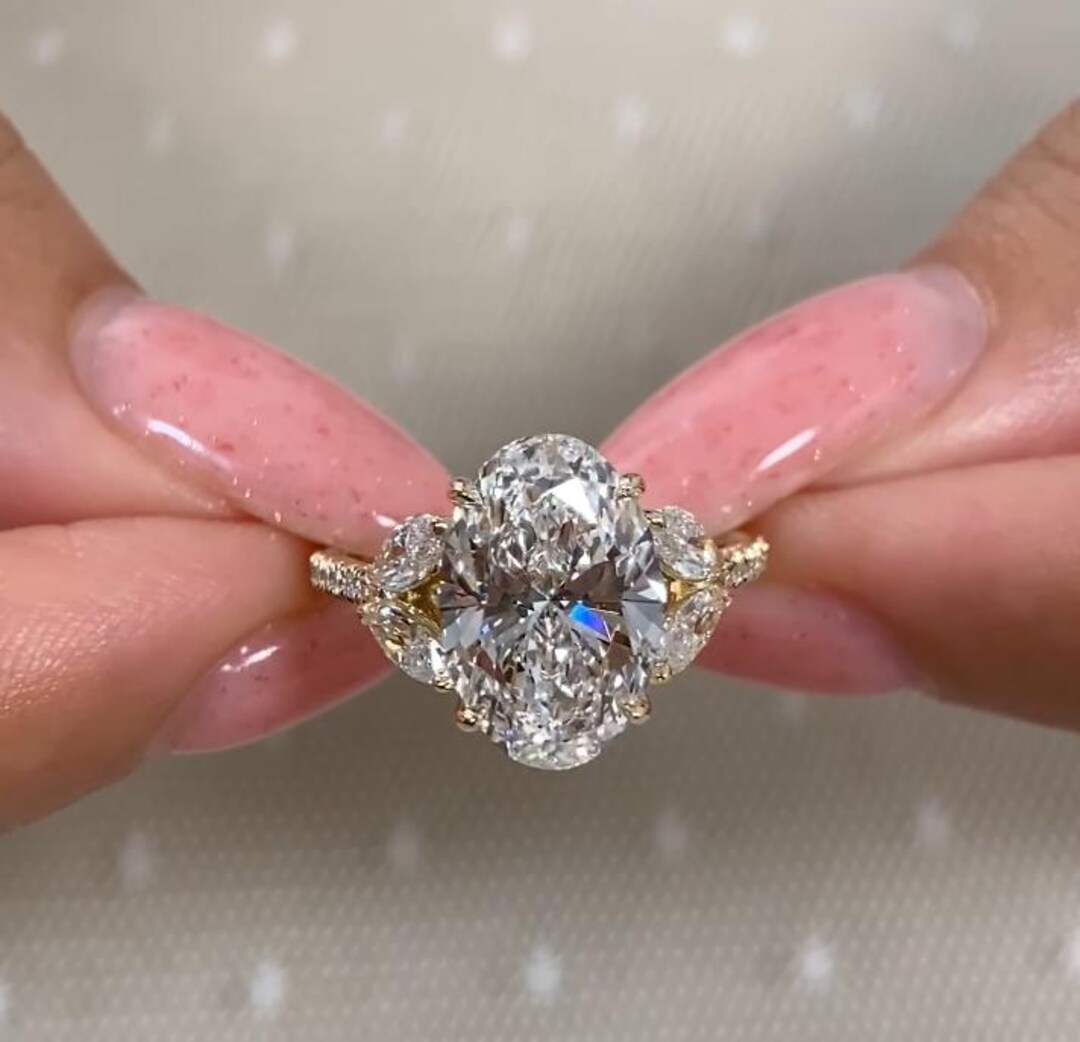 Bague Or 18 Carats Blanc - Alliance Marguerite Avec Diamants (0,08 Ct), 2,93 G, Taille 50, Occasion