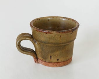 Vintage stoneware mug with speckled glaze – Rustic green ceramic coffee cup