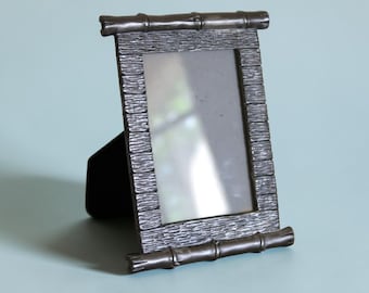 Marco de fotos de metal estilo bambú – Marco de fotos de mesa con textura en tono plateado
