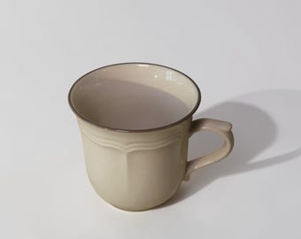 Taza de cerámica beige de Southampton Stoneware Japan