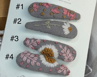 Hand-embroidered baby clothespin 5cm | Delicate baby accessory | Handmade gift | Made in Spain