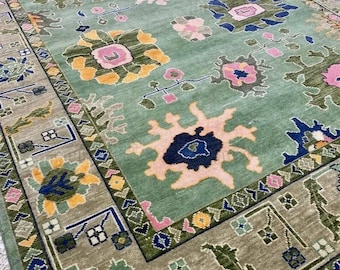 Handgeknüpfter Oushak Teppich aus Wolle - Salbeigrüner Orientteppich mit Blumenmuster