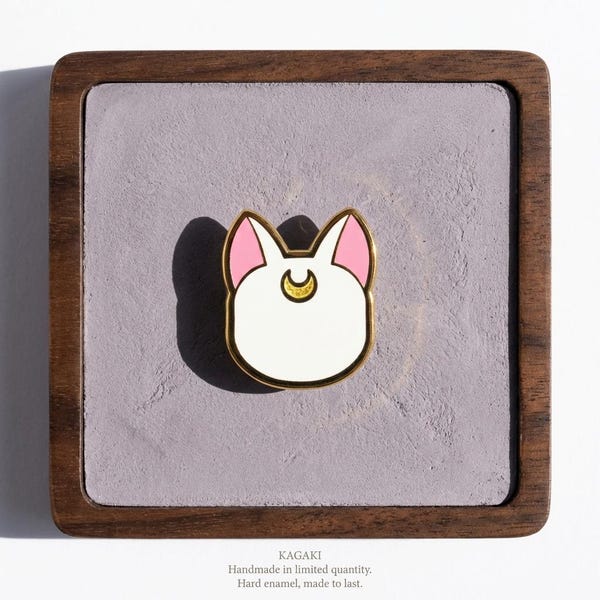 Moon Cat Pin Cat Enamel Pin Spiritual Cat Brooch Cute Lucky Cat Pin Hard Enamel Lapel Pin KAGAKI