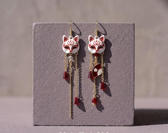 Kitsune-masker oorbellen Japanse zen hangoorbellen rode oorbellen kwastje lichtgewicht symbolische handgemaakte sieraden KAGAKI