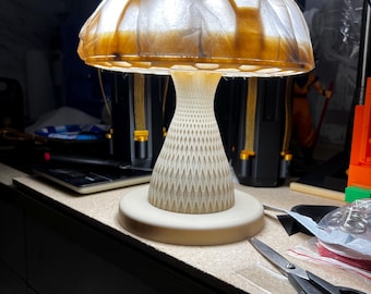 Lámpara de panal con forma de seta: impresa en 3D con bombilla Govee.