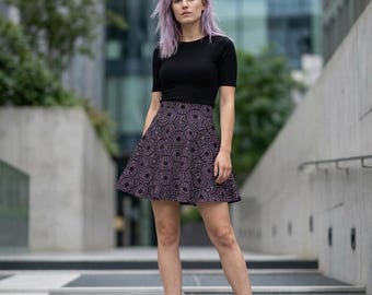 Rock mit geometrischem Augenmuster