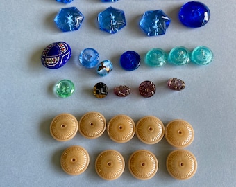 Lot de 28 boutons en verre antique - boutons en verre pressé - boutons de collection - boutons de couture