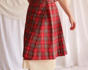Vintage 1970s red and green Fraser tartan kilt | 100% wool midi skirt | Size S