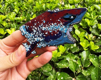 Pin esmaltado del tiburón de la película Tiburón | Broche clásico de película de terror | Pin coleccionable retro de monstruo marino