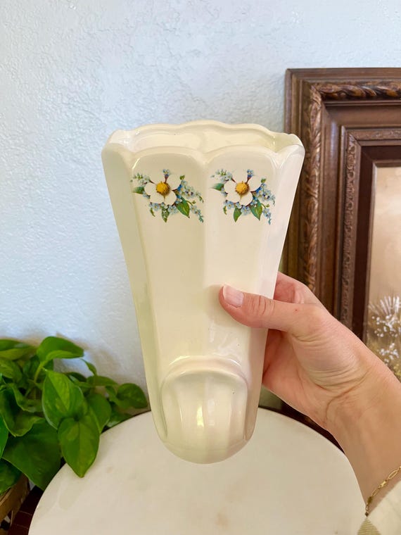 Vintage McCoy Pottery Floral Country Wall Pocket - Ceramic Wall Vase - 1980s Cottagecore Home Decor