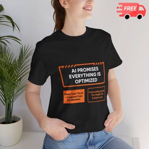AI belooft dat alles is geoptimaliseerd T-shirt | Humor over AI-programmering, afbeelding waarschuwingsbord