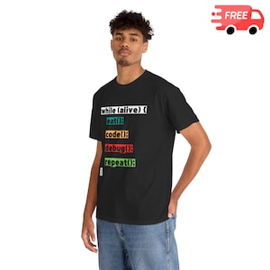 Camiseta "Coma, Codifique, Depure, Repita" | Camiseta engraçada para programador | Presente para engenheiro de software | Camiseta geek/nerd de tecnologia | Camiseta com humor para programador