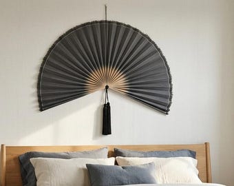 Handgeweven zwarte bamboe muurventilator | Boho Japandi rustieke minimalistische wanddecoratie