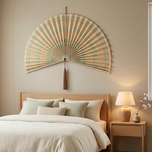 Japandi Woven Fan Wanddekor, Salbeigrün Boho Schlafzimmer Kunst, große Quaste zum Aufhängen