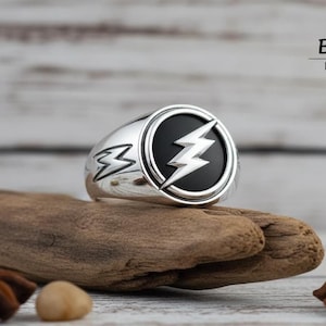 Ring mit Blitz, Sterling Silber, schwarzes Emaille Siegel