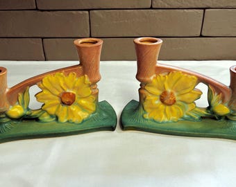 Due portacandele doppi color pesca modello Peony #1153 di Roseville Art Pottery.