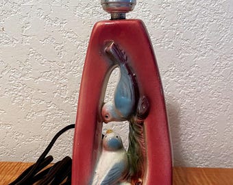 Lampa 10,75” Royal Copley Art Pottery z lat 50. XX wieku „Ptaki w altanie”
