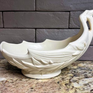 McCoy Pottery Matte Elfenbensfärgad Lövdesign 25 cm Konsolskål, tidigt 30-tal