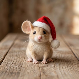 Ratinho de Natal em feltro agulhado com gorro de Papai Noel - Estatueta de animal em lã bege para decoração natalina