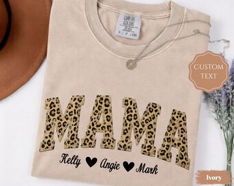 Maglietta con ricamo "Mama Leopard Comfort Colors", maglietta personalizzata per la mamma, stile college, design per la mamma, maglietta con annuncio di gravidanza a tema animale.