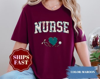Maglietta da infermiera floreale primaverile Bella Canvas da donna, regalo di laurea per infermiera, maglietta per neo-infermiera, maglietta medica alla moda, regalo per lei