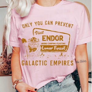 Ewok Star Wars png, Ewok Endor nationalpark Skydda vår skog-skjorta, Vintage Star Wars Forest Camp-skjorta, Disney png