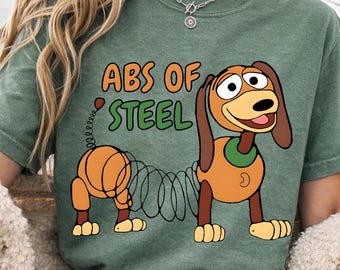 ABS ze stali Slinky Dog png, śmieszna koszulka Toy Story, świetne pomysły na prezenty Disney dla mężczyzn i kobiet, koszulka Toy Story Slinky Dog, zabawny Disney png.